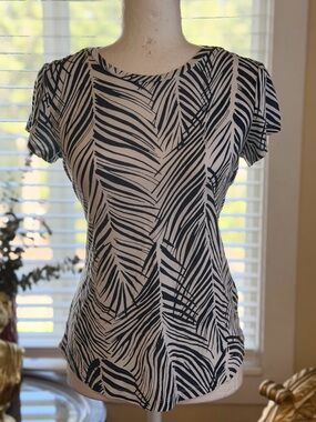 Liz Claiborne Black & White Short Sleeve Printed Top